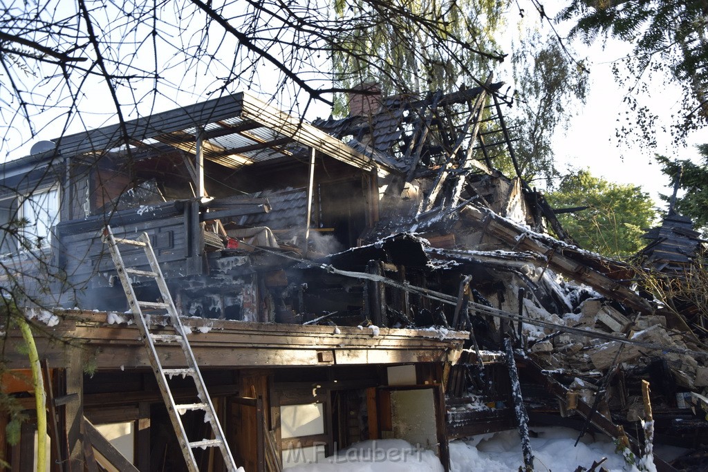 Grossfeuer Einfamilienhaus Siegburg Muehlengrabenstr P1188.JPG - Miklos Laubert